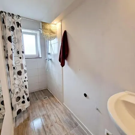 With Parking In 4 * Berlín