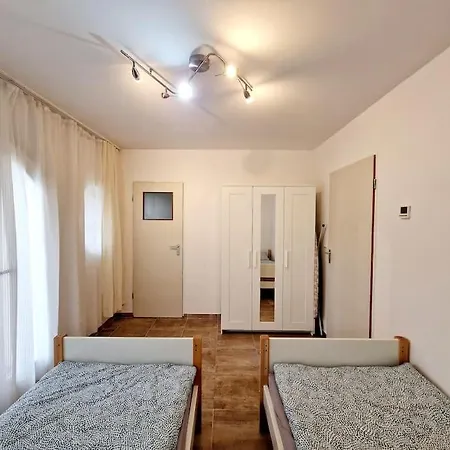 With Parking In 4 * Berlín